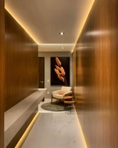 Não apenas um hall de entrada, mas sim um boas vindas aos donos e amigos. Vem com a gente que lh