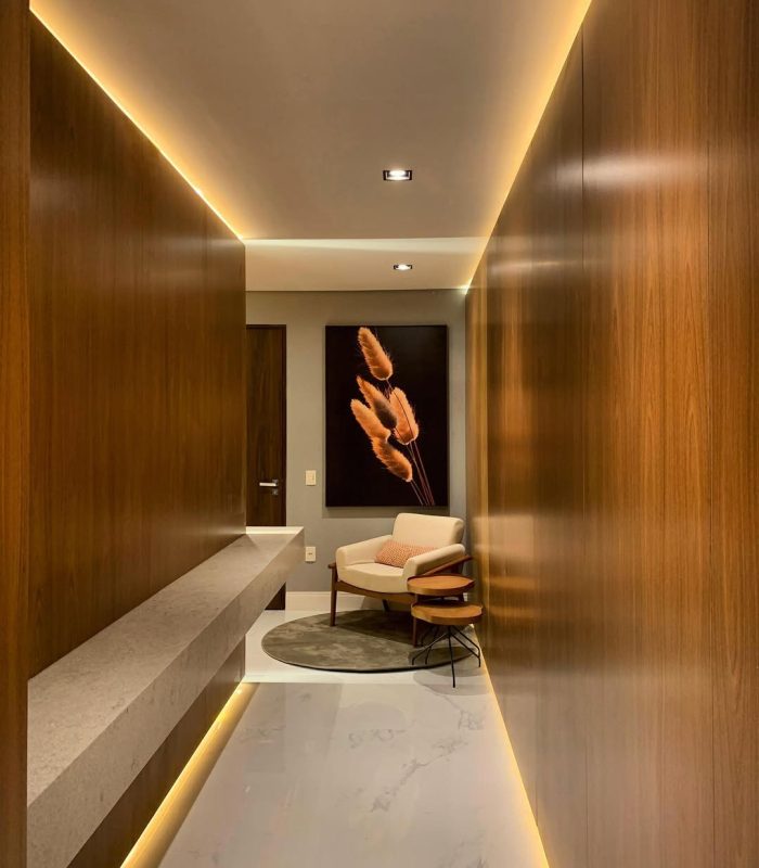 Não apenas um hall de entrada, mas sim um boas vindas aos donos e amigos. Vem com a gente que lh